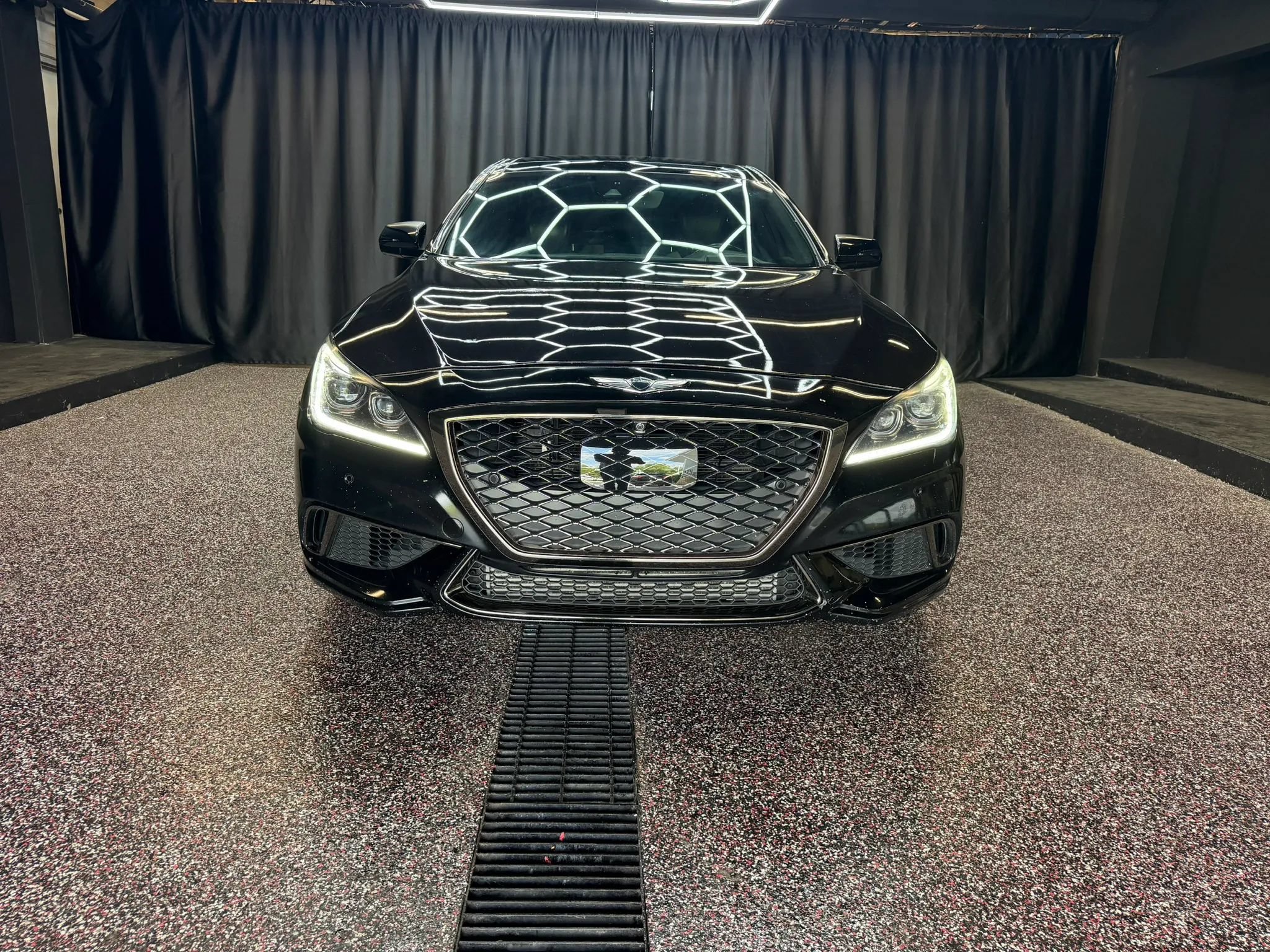 Used 2019 Genesis G80 3.3T Sport RWD image 2