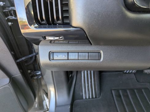 Used 2022 Nissan Pathfinder S AWD/4WD image 14