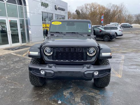 Used 2025 Jeep Wrangler Willys image 8