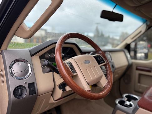 Used 2008 Ford F250 Lariat image 2