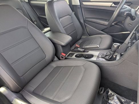Used 2021 Volkswagen Passat 2.0T SE image 8