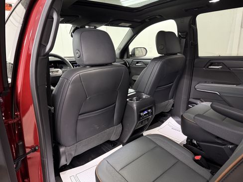 New 2025 GMC Acadia AT4 w/ Luxury Package AWD/4WD image 39