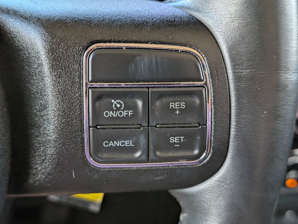 Used 2015 Jeep Wrangler Unlimited Sahara w/ Connectivity Group AWD/4WD image 12