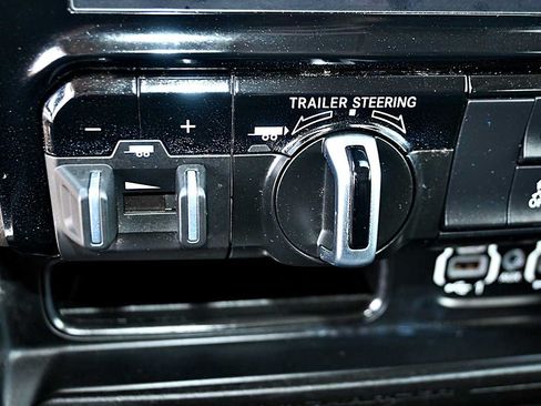 Used 2021 RAM 1500 Laramie AWD/4WD image 27