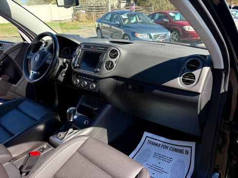 Used 2017 Volkswagen Tiguan S image 24