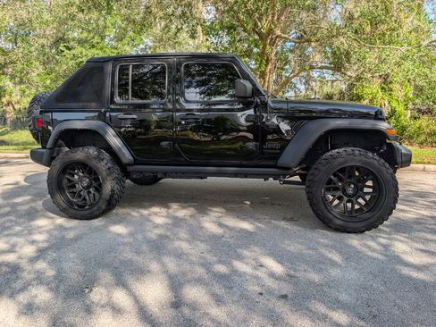 Used 2022 Jeep Wrangler Unlimited Sport image 10