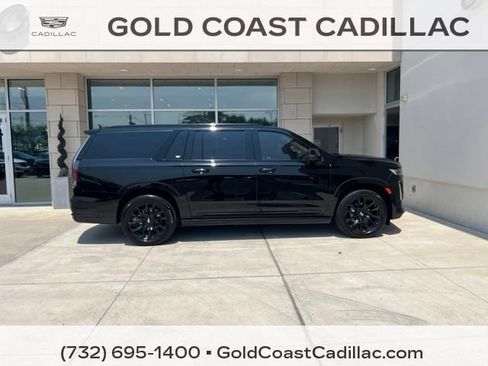Used 2023 Cadillac Escalade ESV Sport Platinum w/ LPO, ONYX Package AWD/4WD image 4