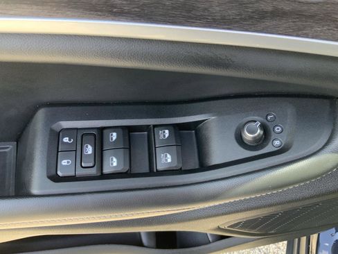 Used 2023 Jeep Grand Cherokee L Limited AWD/4WD image 27