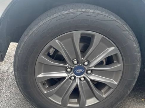 Used 2018 Ford F150 XLT w/ Equipment Group 302A Luxury AWD/4WD image 8