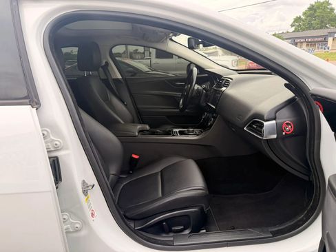 Used 2017 Jaguar XE RWD image 32