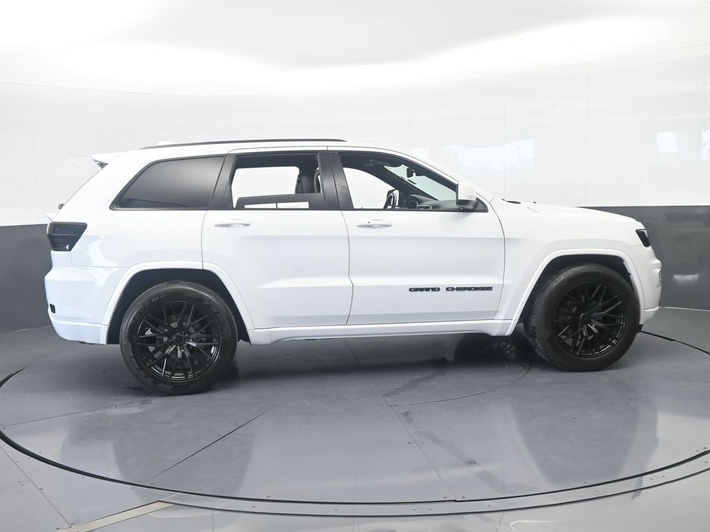 Used 2018 Jeep Grand Cherokee Altitude RWD image 7