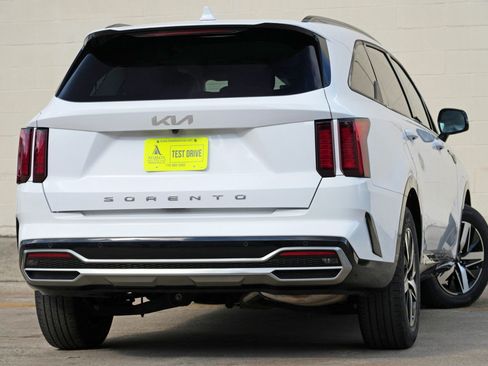 Used 2022 Kia Sorento S FWD image 4