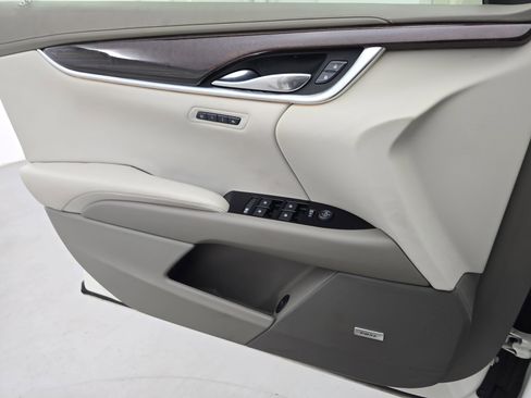 Used 2013 Cadillac XTS Platinum image 24