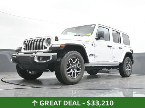 Used 2025 Jeep Wrangler Unlimited Sahara AWD/4WD image 42