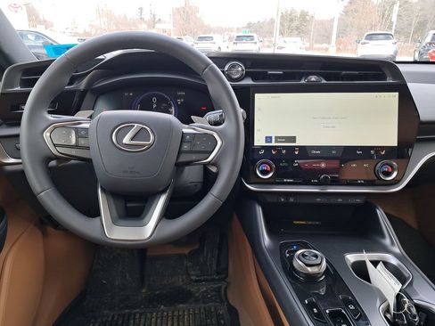 Used 2025 Lexus RZ 450e image 17