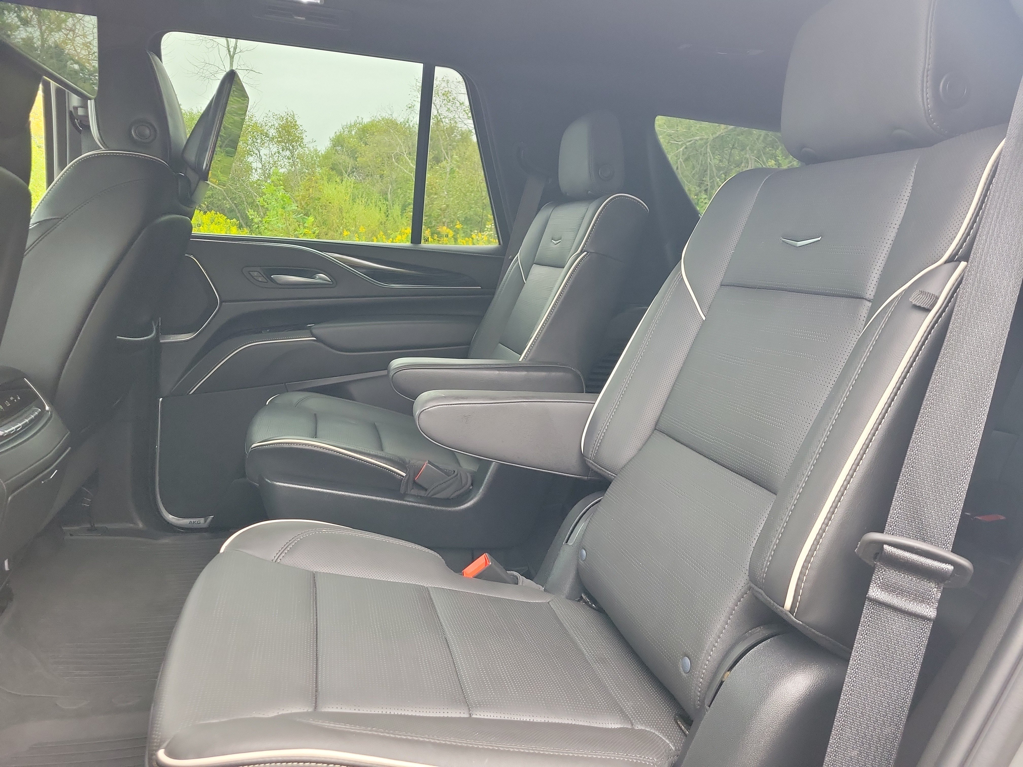 Used 2023 Cadillac Escalade Sport w/ LPO, ONYX Package AWD/4WD image 16
