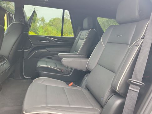 Used 2023 Cadillac Escalade Sport w/ LPO, ONYX Package AWD/4WD image 16