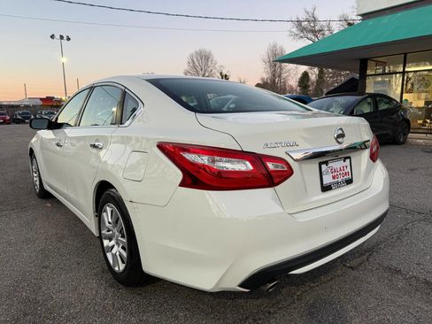 Used 2016 Nissan Altima 2.5 S w/ Power Driver Seat Package FWD image 3