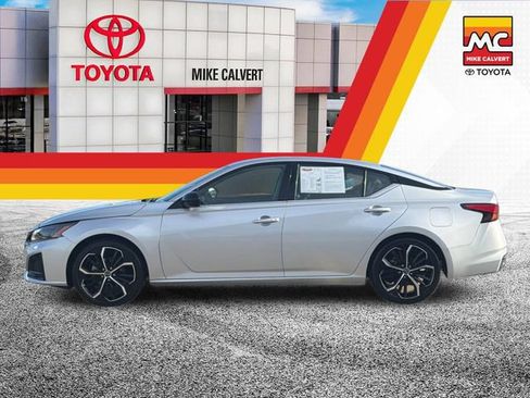 Used 2024 Nissan Altima 2.5 SR FWD image 2