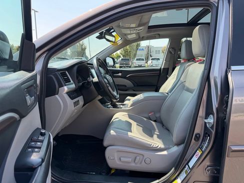 Used 2016 Toyota Highlander Limited Platinum AWD/4WD image 16