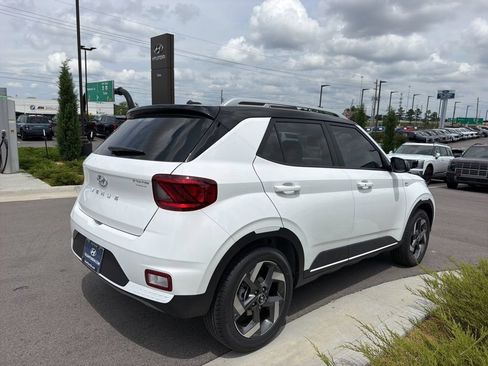 New 2026 Hyundai Venue SEL FWD image 4
