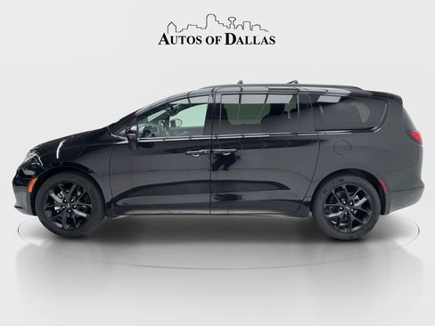 Used 2025 Chrysler Pacifica Limited FWD image 5