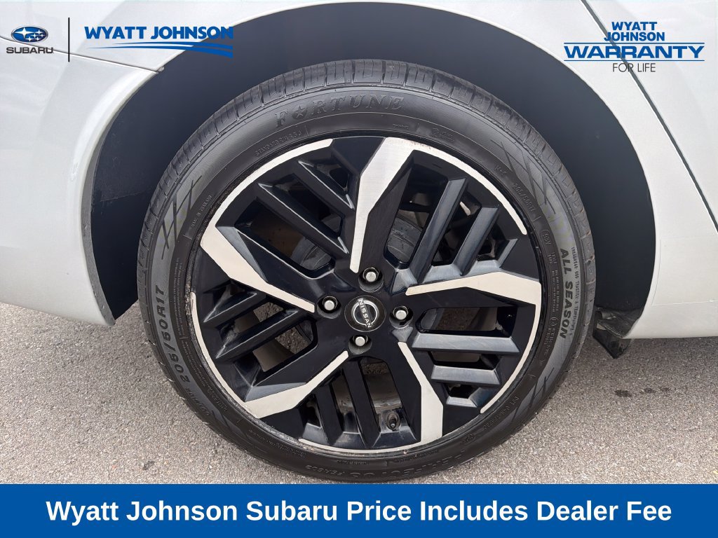 Used 2024 Nissan Versa SR FWD image 10