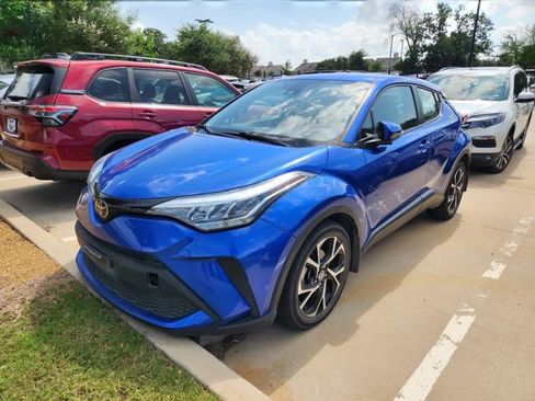 Used 2021 Toyota C-HR XLE FWD image 2