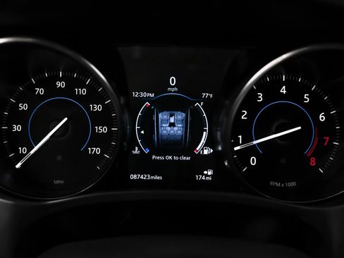 Used 2018 Jaguar F-PACE Premium image 14