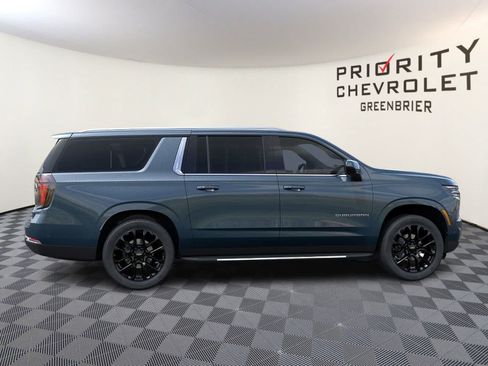 New 2026 Chevrolet Suburban LS RWD image 5