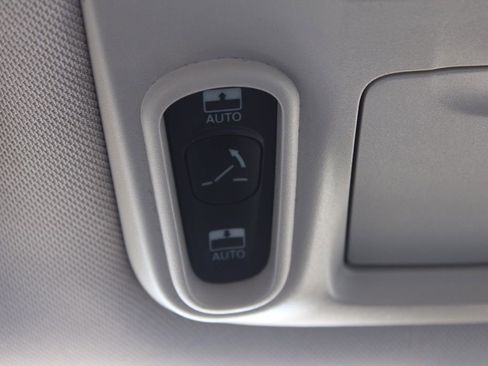 Used 2018 Chrysler Pacifica Touring-L Plus w/ Tire & Wheel Group image 32