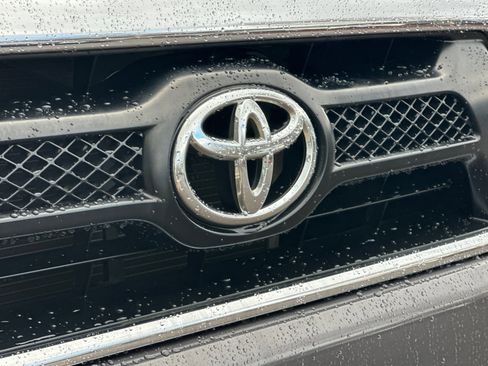 Used 2014 Toyota Tacoma PreRunner w/ SR5 Package image 25