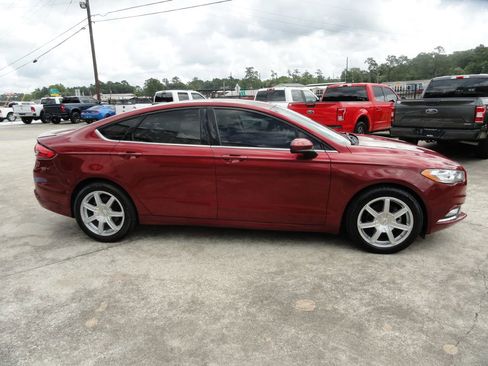 Used 2017 Ford Fusion SE w/ Equipment Group 201A FWD image 5