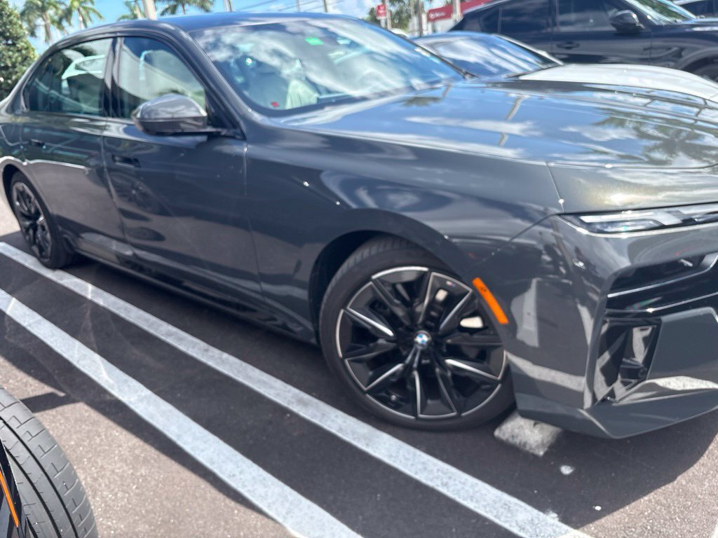 Certified 2023 BMW i7 xDrive60 AWD/4WD image 6