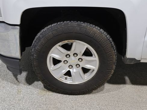 Used 2017 Chevrolet Silverado 1500 LT w/ LT Fleet Convenience Package AWD/4WD image 9