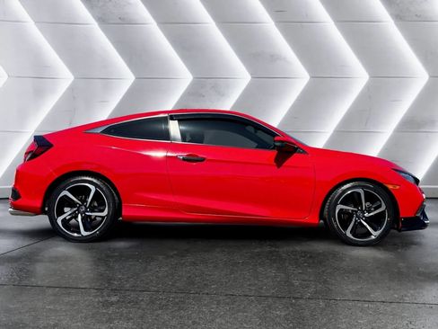 Used 2019 Honda Civic Touring image 6