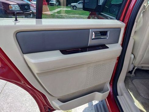 Used 2014 Ford Explorer XLT w/ Equipment Group 202A AWD/4WD image 13