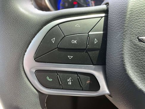 Used 2022 Chrysler Pacifica Limited FWD image 27