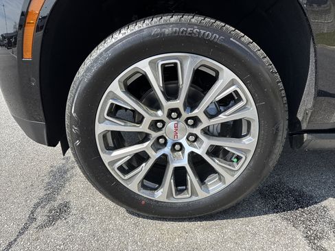 New 2026 GMC Yukon XL Denali w/ Denali Reserve Package image 13