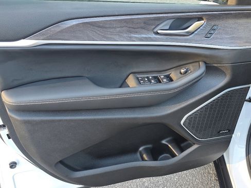 Used 2022 Jeep Grand Cherokee Limited 4xe w/ Luxury Tech Group II image 33