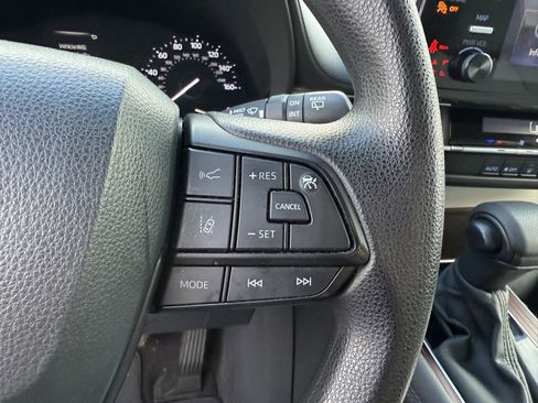 Used 2024 Toyota Sienna LE image 32