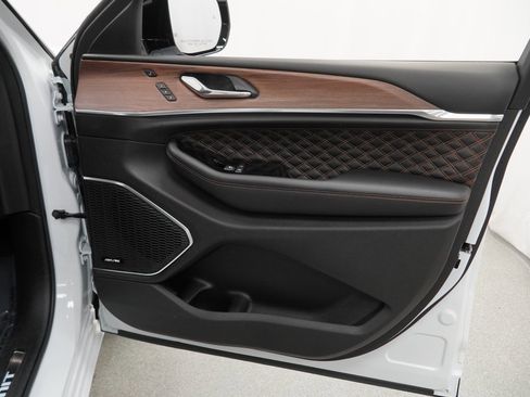 Used 2024 Jeep Grand Cherokee L Summit image 46