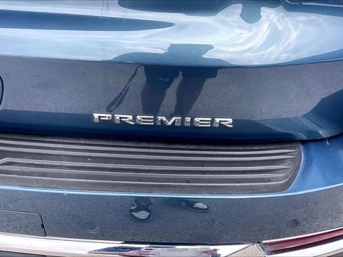 Used 2025 Chevrolet Tahoe Premier RWD image 10