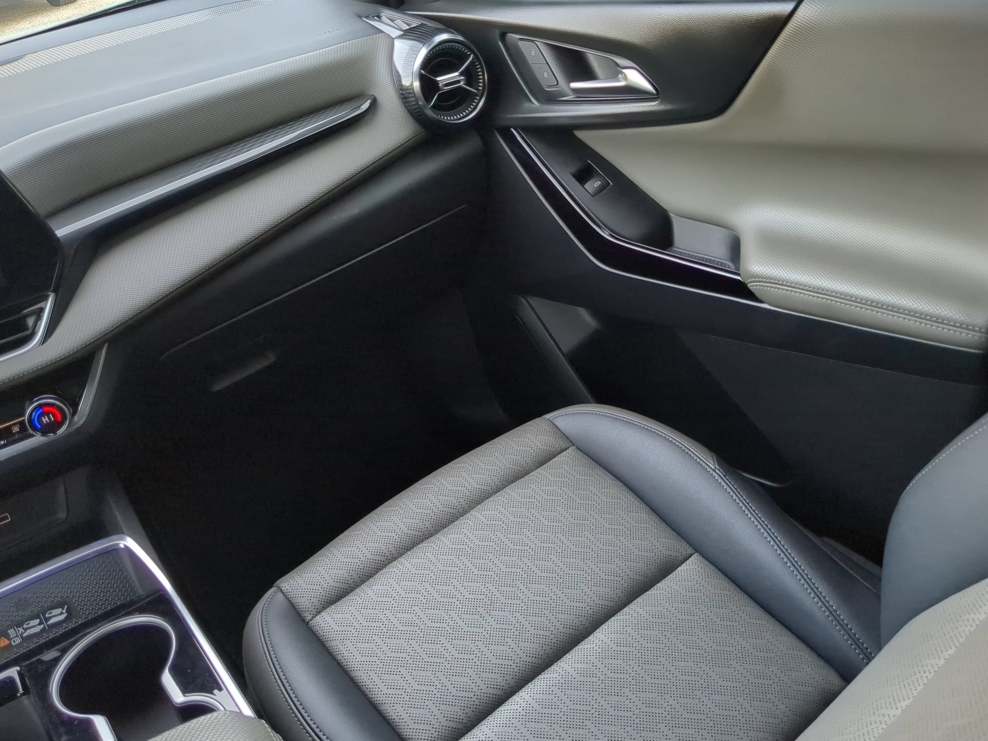 Used 2025 Chevrolet Equinox LT w/ Convenience Package II FWD image 52