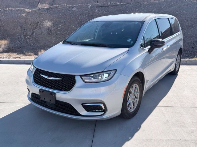 Used 2024 Chrysler Pacifica Touring-L FWD image 1