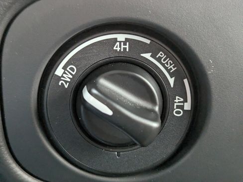 Used 2025 Nissan Frontier PRO-4X w/ Pro Convenience Package image 27