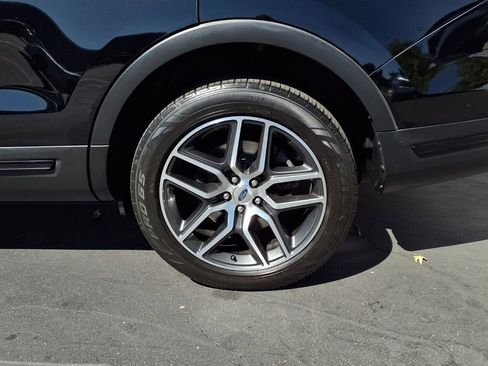 Used 2018 Ford Explorer Sport w/ Equipment Group 401A AWD/4WD image 4