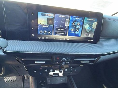 New 2026 Nissan Kicks SR w/ Cold Weather Package image 25