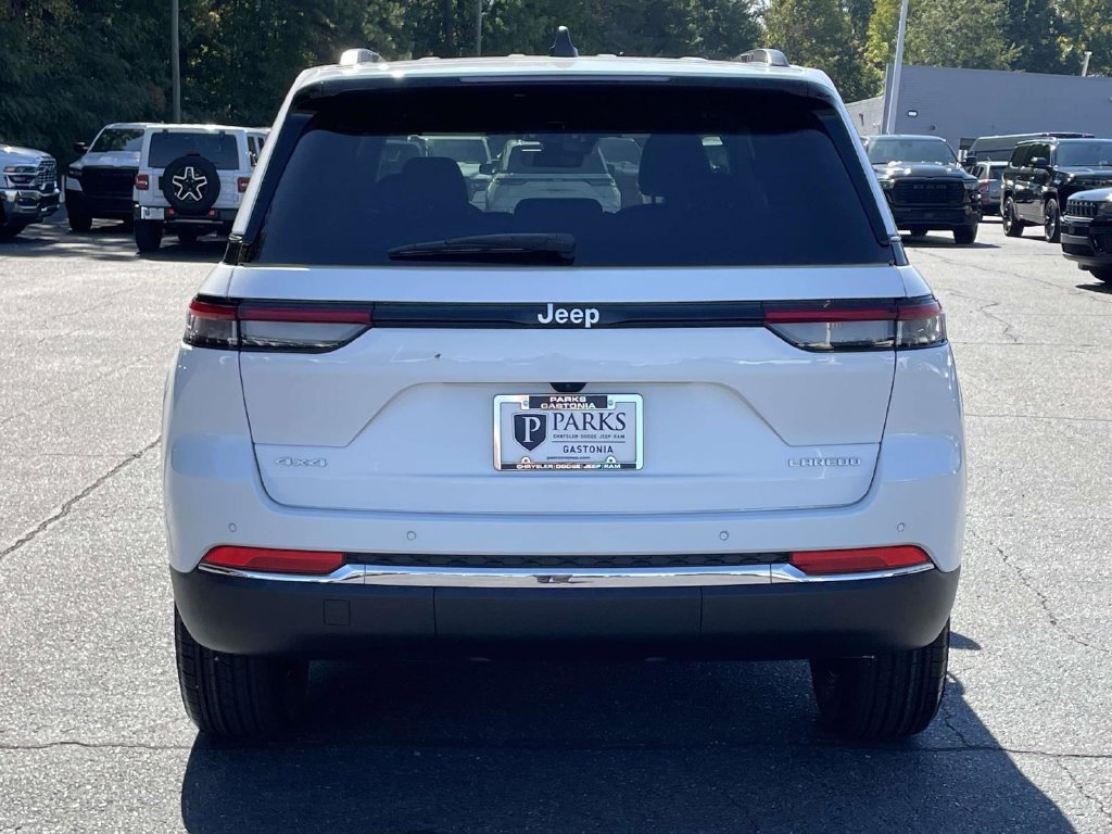 New 2027 Jeep Grand Cherokee Laredo X AWD/4WD image 7