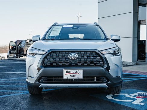 Used 2023 Toyota Corolla Cross LE image 2